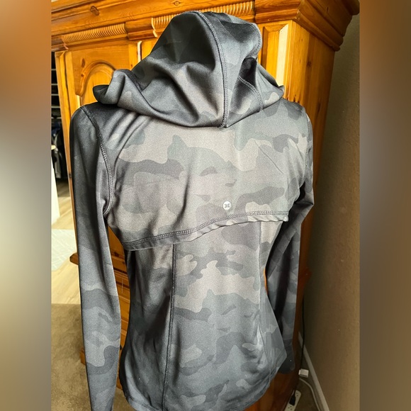 Activewear Lightweight Jacket - Picture 2 of 2